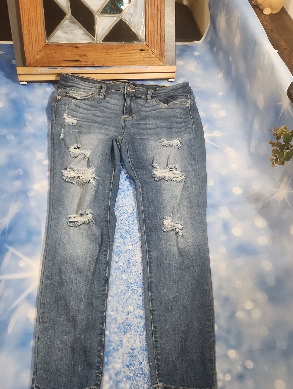 Judy Blue Light Wash Distressed Straight Leg Jeans